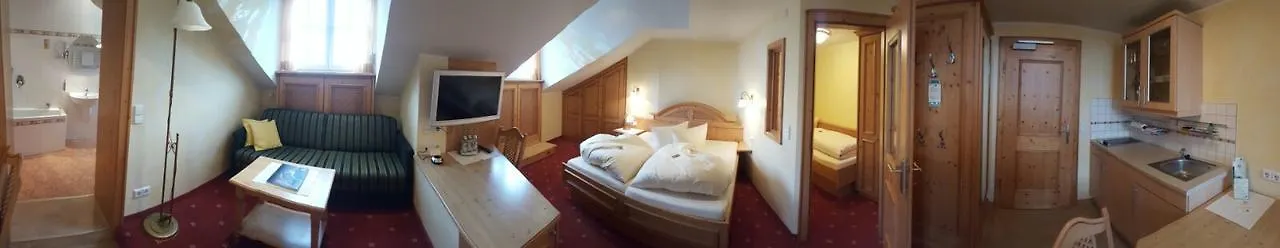 Landhotel Gruener Baum Westendorf  3*, Westendorf (Ostallgau)